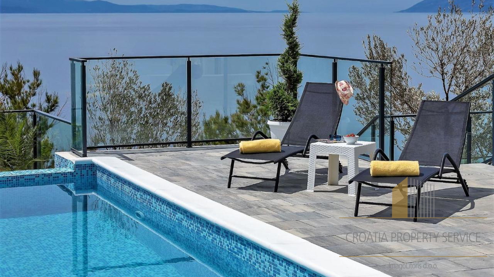 A beautiful new villa, just 70 meters from the sea on the Makarska Riviera!