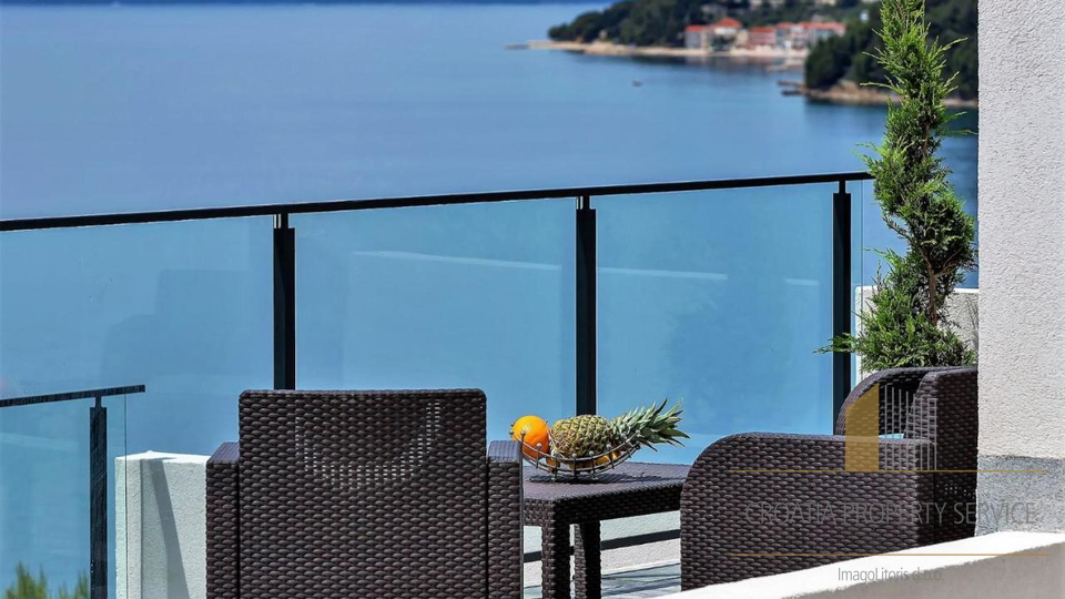 A beautiful new villa, just 70 meters from the sea on the Makarska Riviera!