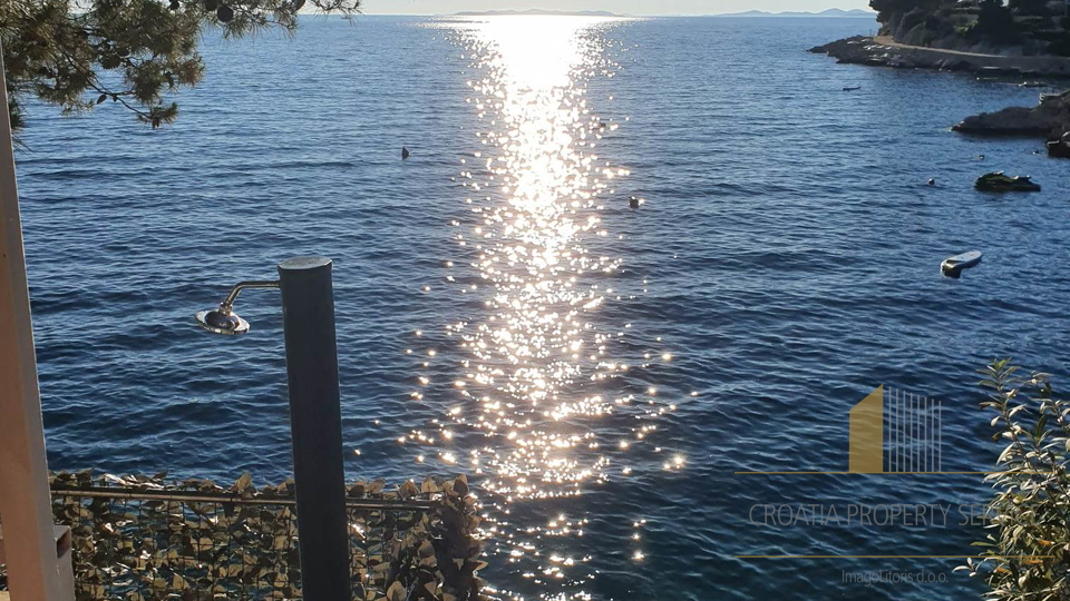 Schönes Apartmenthaus - Primošten, erste Reihe am Meer!