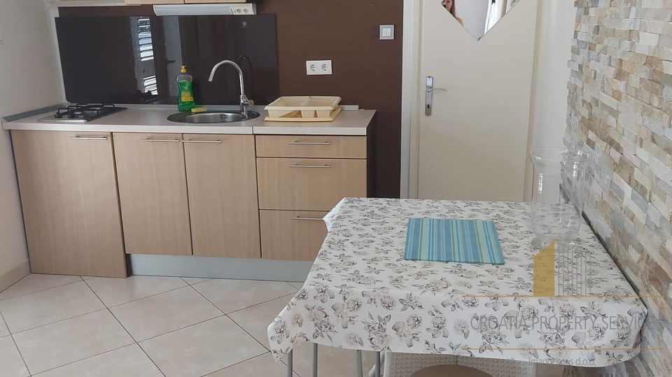 Čudovita apartmajska hiša - Primošten, prva vrsta ob morju!