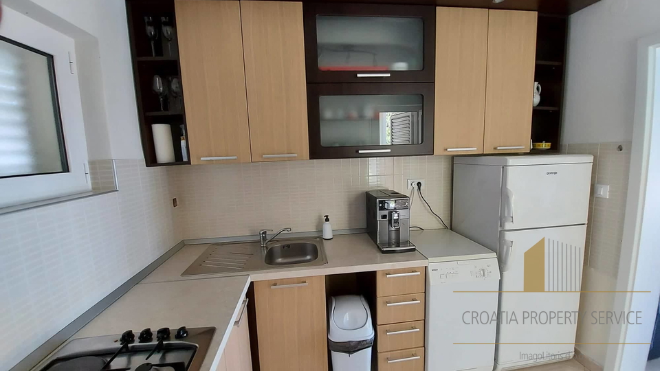 Predivna apartmanska kuća – Primošten, prvi red uz more!