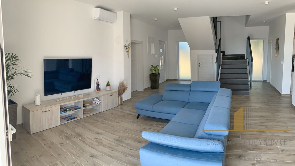 Luxury villa with pool and open sea view - Kaštel Novi!