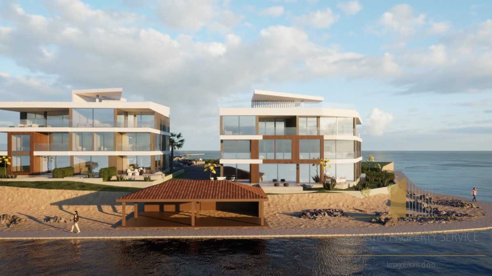 Luxury two-story apartment with a garden, first row to the beach – Privlaka!