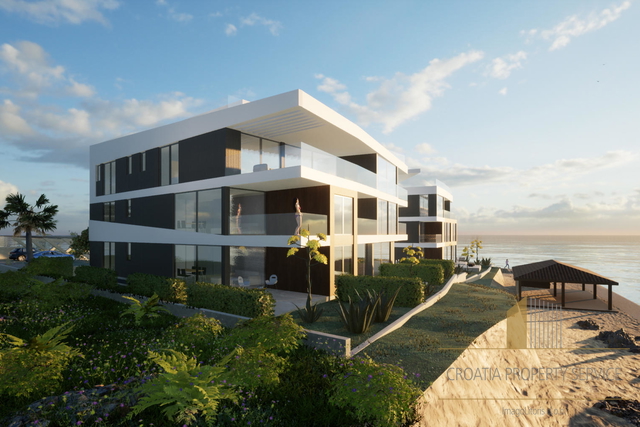 Luxury two-story apartment with a garden, first row to the beach – Privlaka!