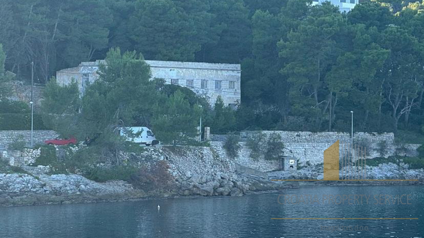 Unique investment opportunity: Exclusive seafront location on the Island of Šolta!