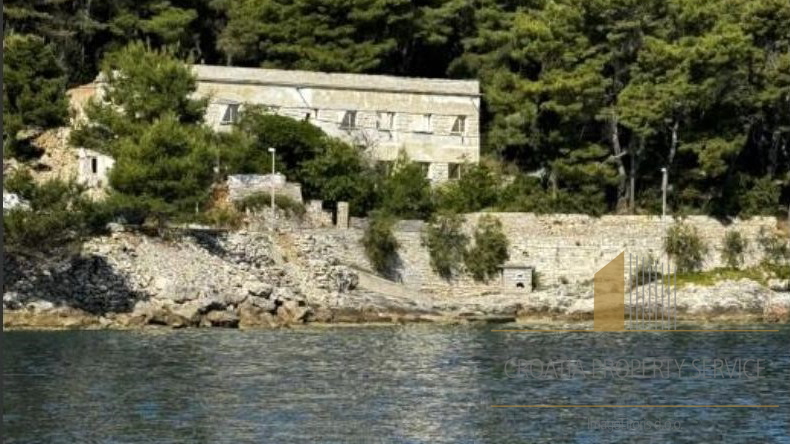 Unique investment opportunity: Exclusive seafront location on the Island of Šolta!