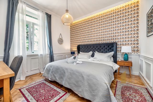 Verkauf eines Luxuriösen Mini-Hotels in Split – 6 Zimmer, Pool, Top Lage