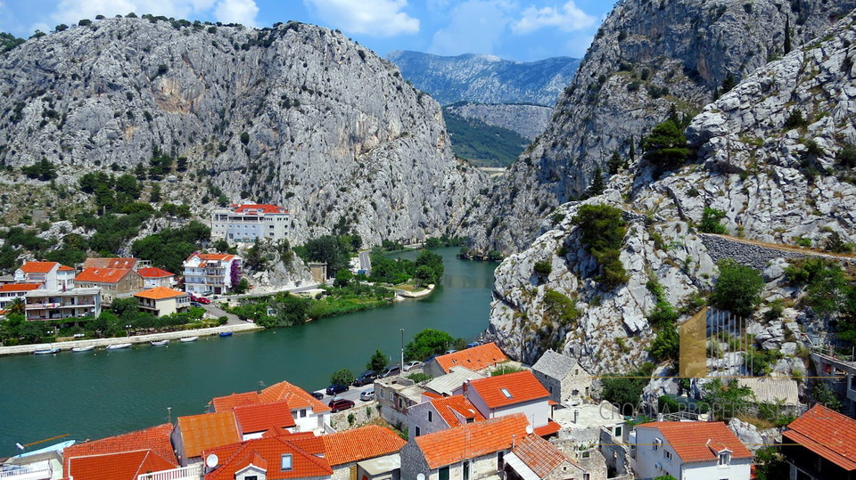 Moderna kamnita stavba z 9 stanovanji, 180 metrov od plaže – Nemira, Omiš!