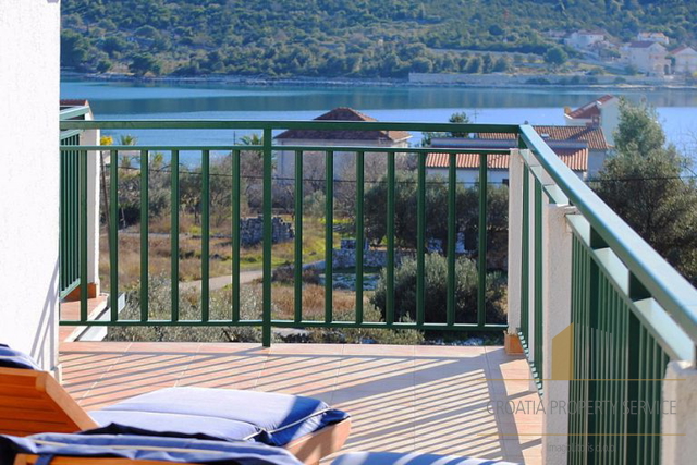 Apartment house 200 m from the sea in Vinišće – Perfect for tourist rental!