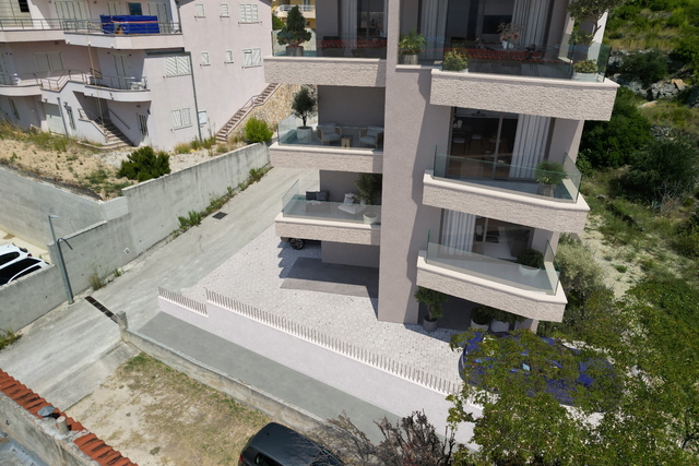 Двухэтажная квартира с видом на море в современном новострое – Тучепи!