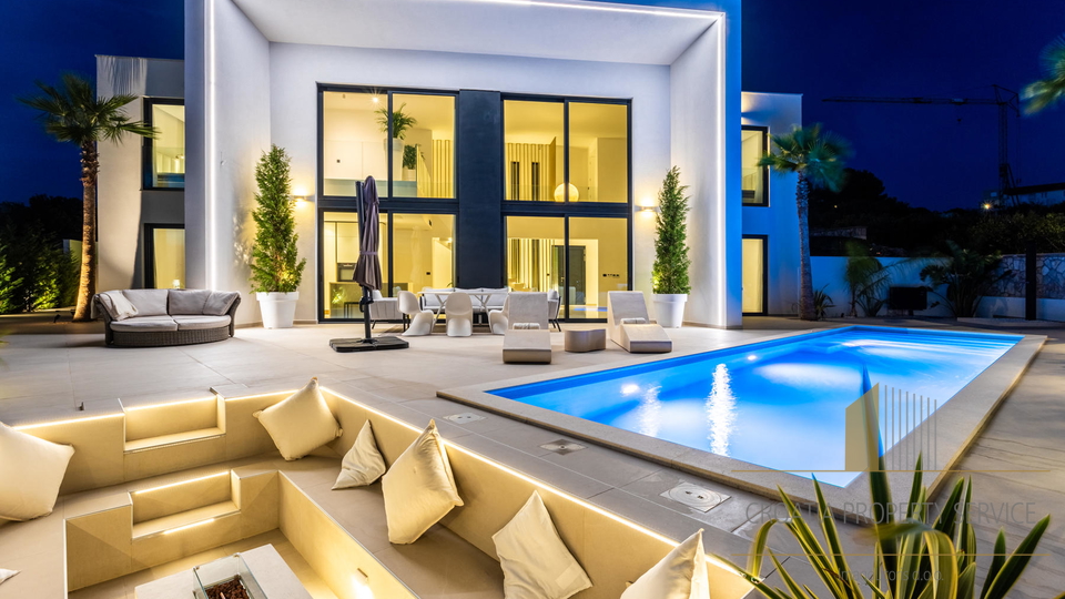 Spektakularna vila z odprtim pogledom na morje na ekskluzivni lokaciji v Primoštenu!