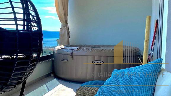 Wunderschöne Drei-Zimmer-Wohnung mit Panoramablick auf das Meer in Makarska!