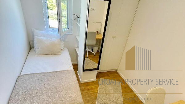 A beautiful three-bedroom apartment with a panoramic sea view in Makarska!