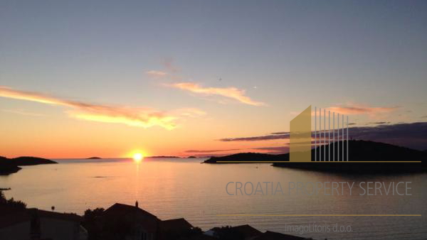 A beautiful apartment house with a sea view in Ražanj!