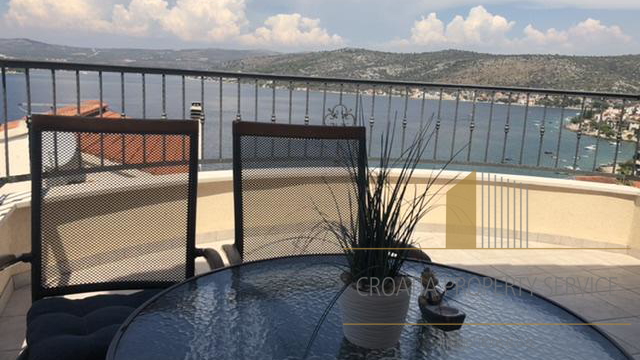 A beautiful apartment house with a sea view in Ražanj!