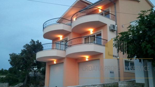 A beautiful apartment house with a sea view in Ražanj!