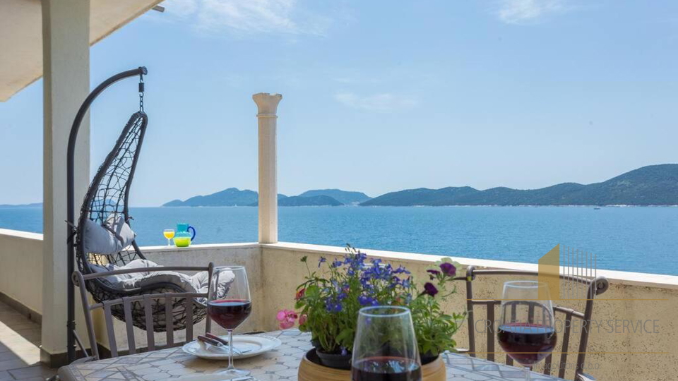 A beautiful villa in the first row to the sea on the Dubrovnik Riviera!