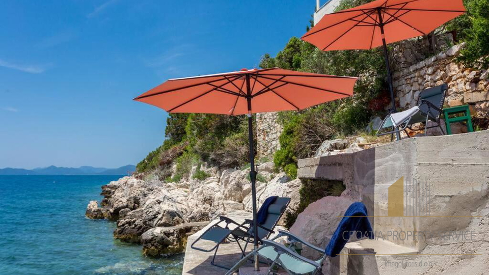 A beautiful villa in the first row to the sea on the Dubrovnik Riviera!