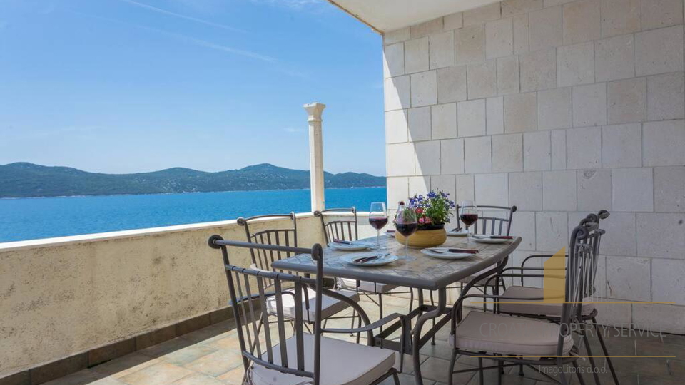 A beautiful villa in the first row to the sea on the Dubrovnik Riviera!