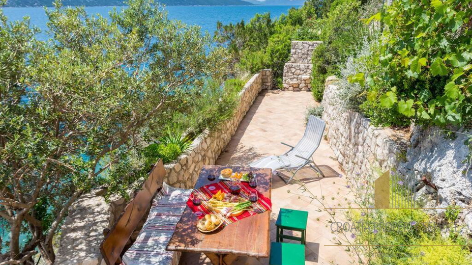 A beautiful villa in the first row to the sea on the Dubrovnik Riviera!