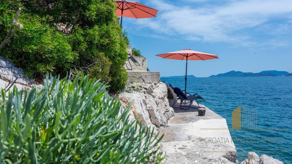 A beautiful villa in the first row to the sea on the Dubrovnik Riviera!