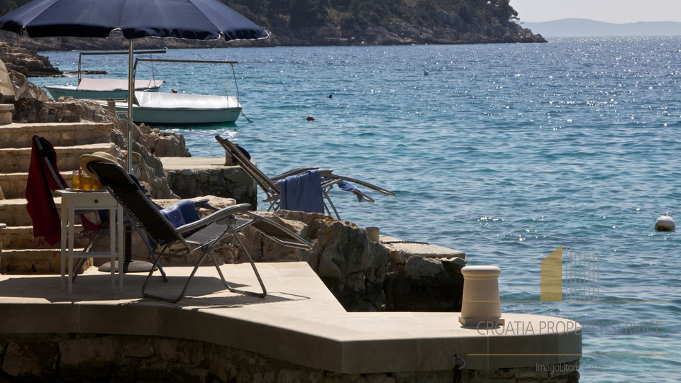 A luxury villa with a pool and a boat dock, first row to the sea on the island of Brač!