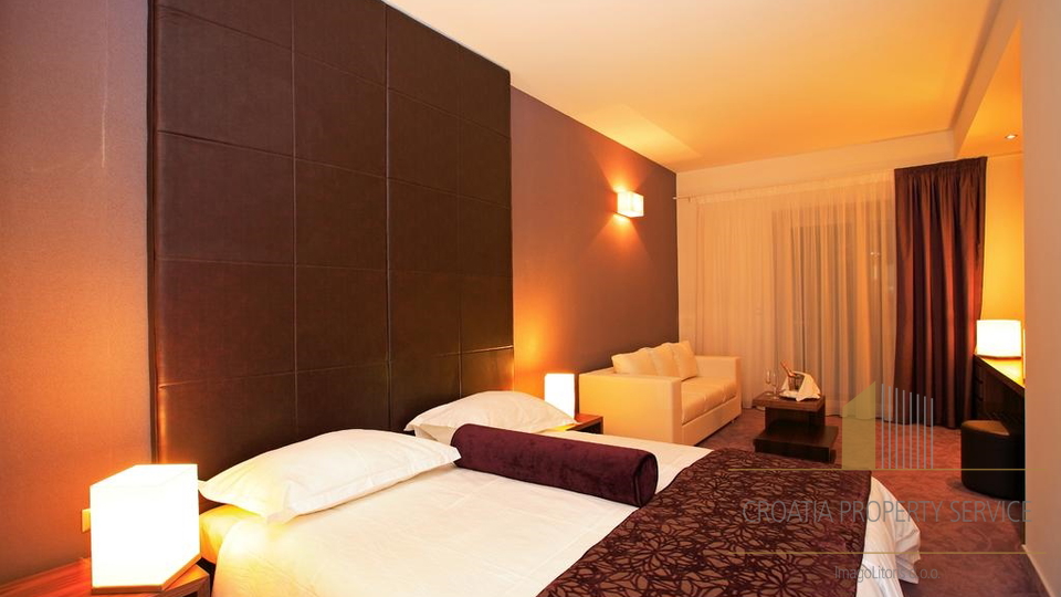 Hotel, 2800 m2, For Sale, Postira