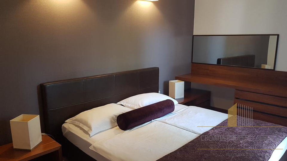 Hotel, 2800 m2, For Sale, Postira