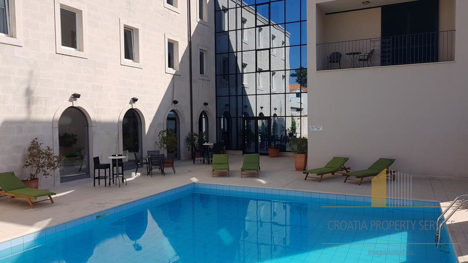 Hotel, 2800 m2, For Sale, Postira