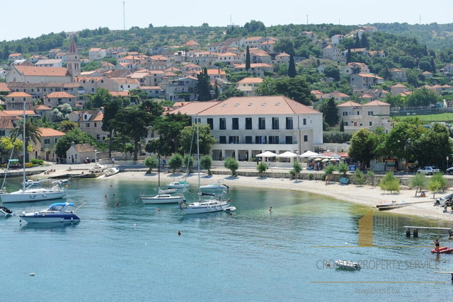 Luxus-Hotel in einzigartiger Lage erste Reihe zum Meer, Insel Brač!
