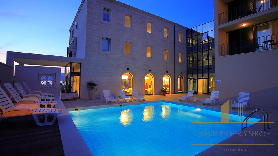 Hotel, 2800 m2, For Sale, Postira