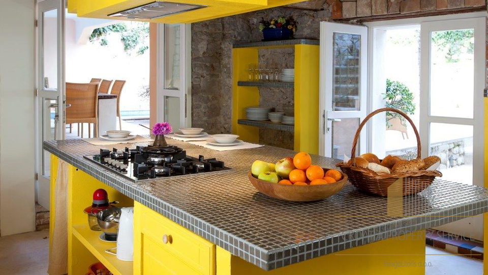 Romantischer historischer Palast im Herzen von Jelsa&comma; Insel Hvar &ndash; Luxus&comma; Privatsph&auml;re und das Meer zum Greifen nah