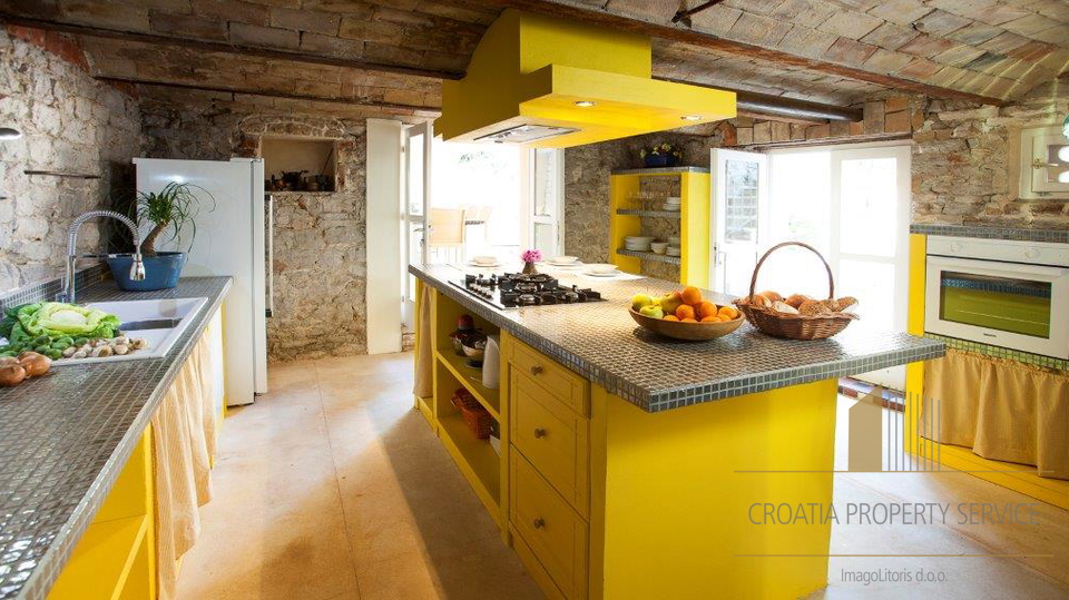 Romantischer historischer Palast im Herzen von Jelsa&comma; Insel Hvar &ndash; Luxus&comma; Privatsph&auml;re und das Meer zum Greifen nah