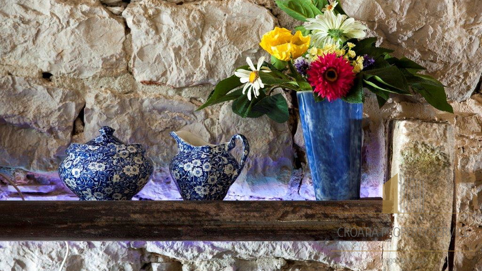 Romantischer historischer Palast im Herzen von Jelsa&comma; Insel Hvar &ndash; Luxus&comma; Privatsph&auml;re und das Meer zum Greifen nah