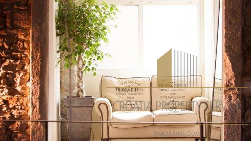 Romantischer historischer Palast im Herzen von Jelsa&comma; Insel Hvar &ndash; Luxus&comma; Privatsph&auml;re und das Meer zum Greifen nah