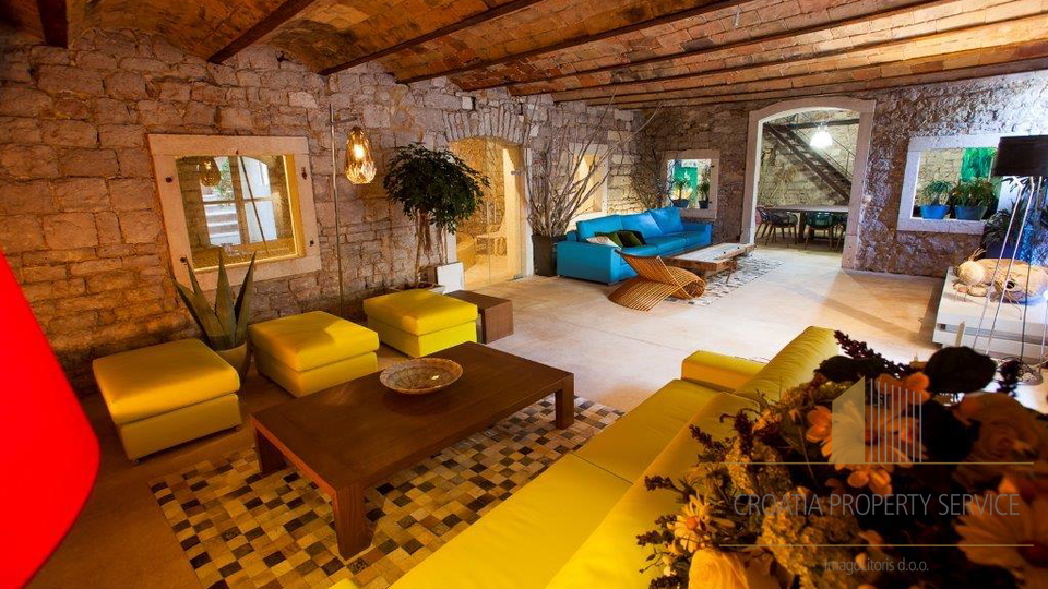 Romantischer historischer Palast im Herzen von Jelsa&comma; Insel Hvar &ndash; Luxus&comma; Privatsph&auml;re und das Meer zum Greifen nah