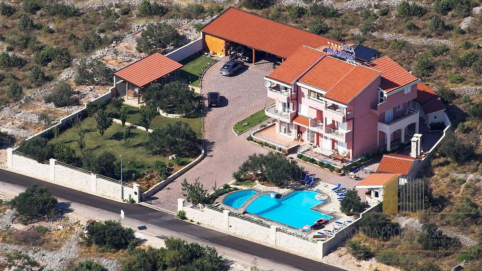 WOHNUNG VILLA UNTERKUNFT IN FAST UNBERUHRTER NATUR MIT MAGNIFICENT BLICK AUF PRIMOŠTEN!