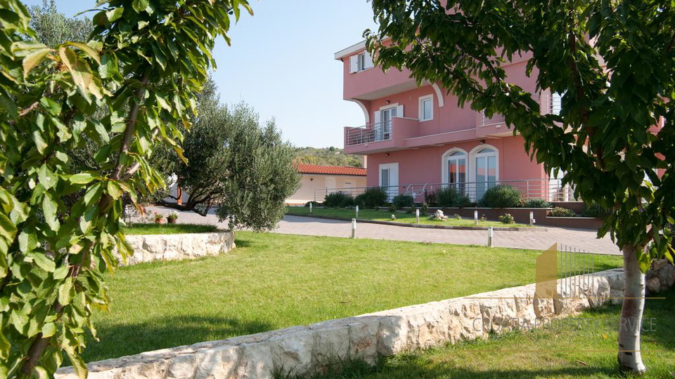 WOHNUNG VILLA UNTERKUNFT IN FAST UNBERUHRTER NATUR MIT MAGNIFICENT BLICK AUF PRIMOŠTEN!