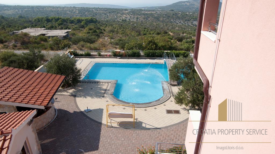 WOHNUNG VILLA UNTERKUNFT IN FAST UNBERUHRTER NATUR MIT MAGNIFICENT BLICK AUF PRIMOŠTEN!