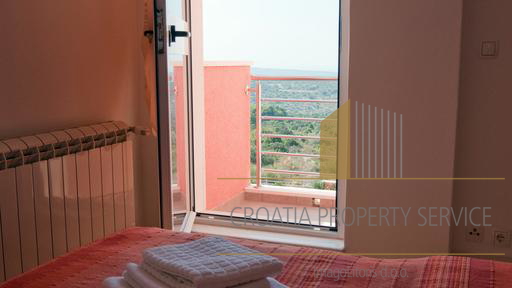 APARTMENT VILLA SITUATED AT ALMOST UNTOUCHED NATURE WITH BEAUTIFUL VIEW TO PRIMOSTEN!