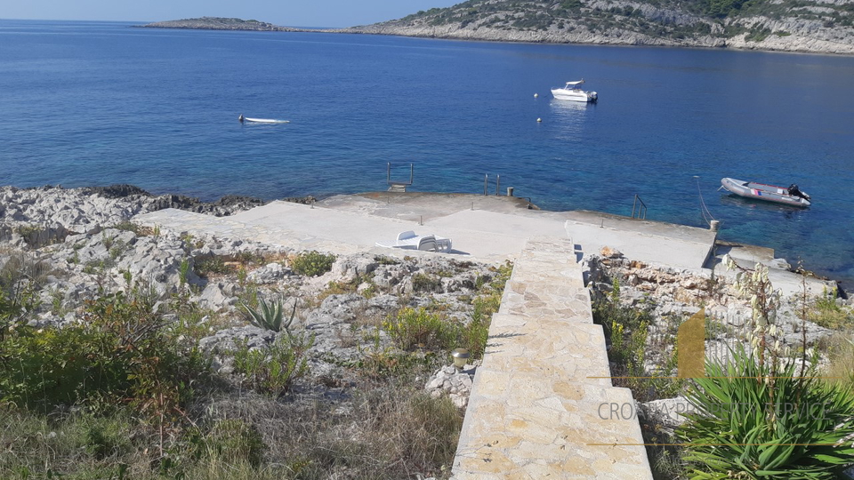 WOHNUNGSHAUS AUF AUSSERGEWÖHNLICHER LAGE VOM MEER, RAŽANJ!