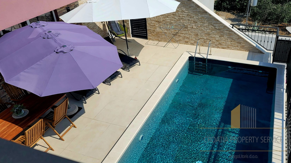 Luxury villa with a beautiful sea view in the vicinity of Trogir!
