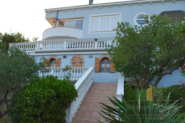 BEAUTIFUL APARTMENT HOUSE WITH NICE STONE-BUILDING GARDEN, ISLAND MURTER!