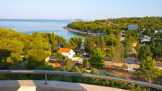 LIJEPA APARTMANTSKA VILA SA BOGATOM KAMENOM OKUĆNICOM, OTOK MURTER!