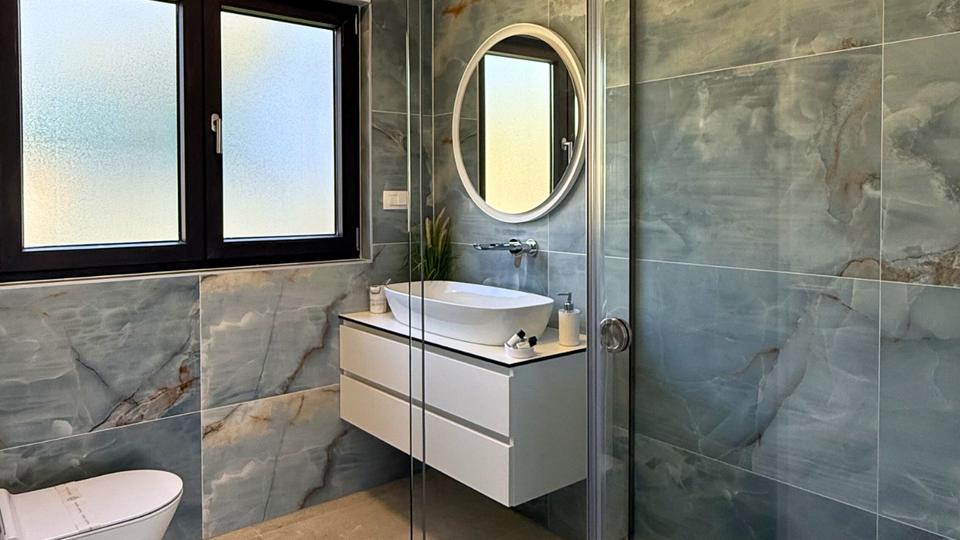 Moderna luksuzna vila v prvem vrsti ob morju &ndash; Rogoznica&excl;