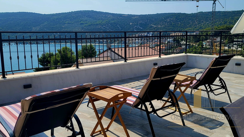 Luxury villa with a beautiful sea view in the vicinity of Trogir!