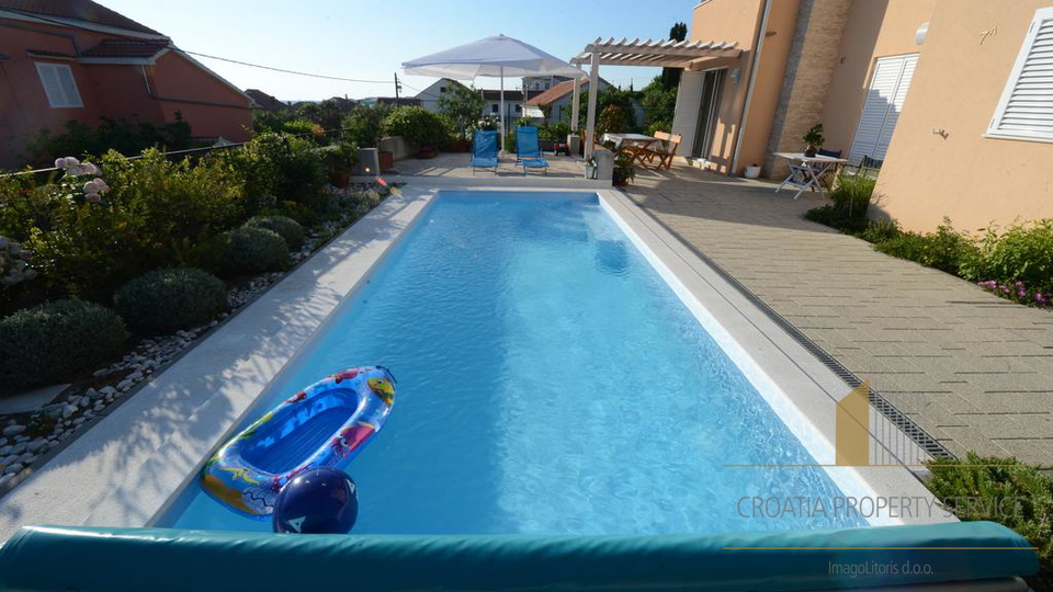 BEAUTIFUL VILLA WITH POOL IN PETRČANE!