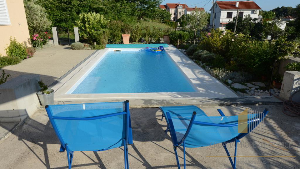 SCHÖNE VILLA MIT POOL IN PETRČANE!