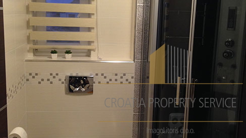 PREKRASNA MODERNA VILA SA BAZENOM SMJEŠTENA JE U MALOM I MIRNOM MJESTU U OKOLICI ZADRA!