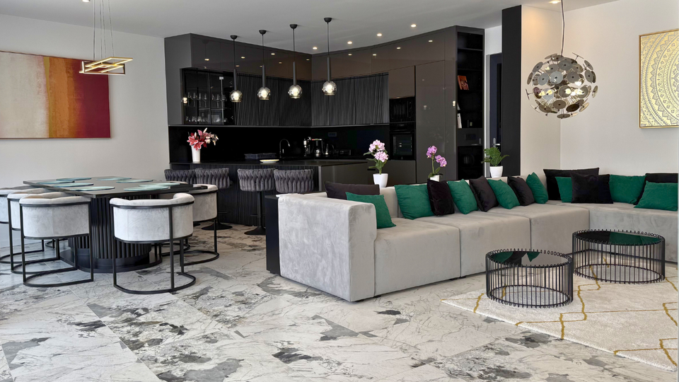 Moderna luksuzna vila v prvem vrsti ob morju &ndash; Rogoznica&excl;